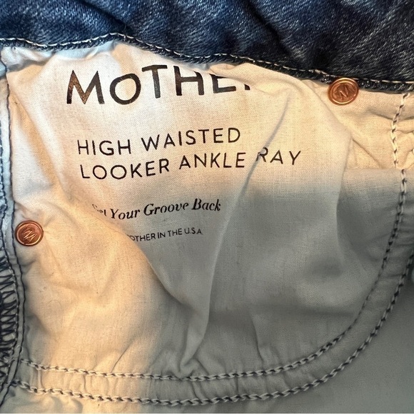 Mother High Waisted Looker Ankle Fray Jeans in Get Your Groove Back - Picture 4 of 6